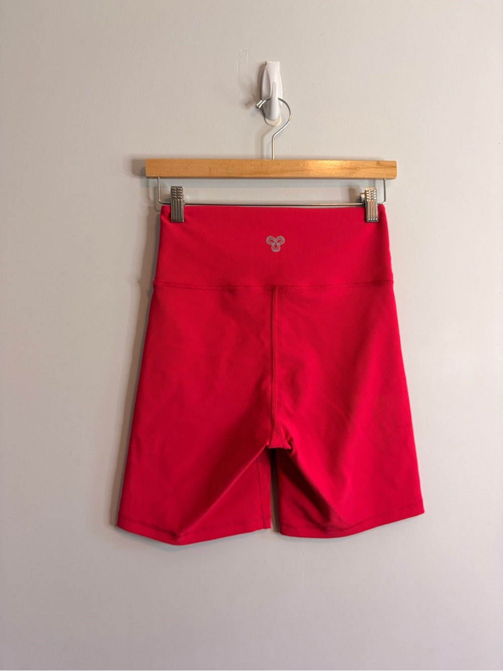 Aritzia Bright Pink High-Rise Bike Shorts 7”